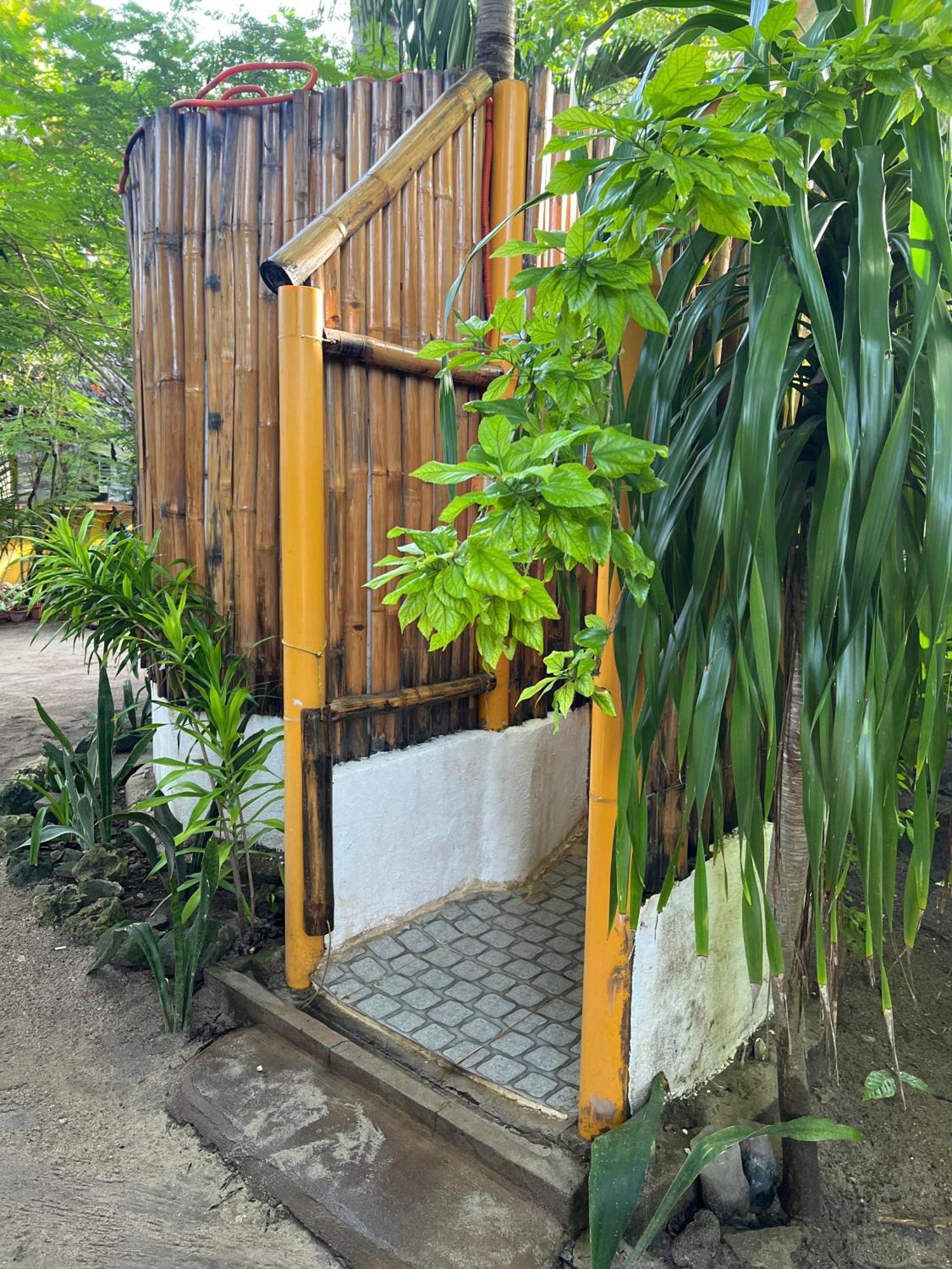 Georgia'S Neverland Hostel Malapascua Extérieur photo